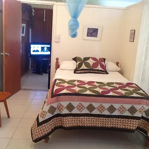 rainbow-beach-apartments-rooms.comcaribbean.com/